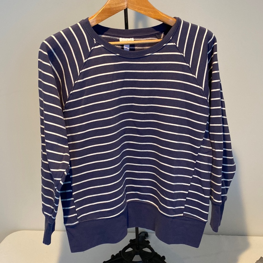 Maternity sweatshirt. Isabel maternity size medium.